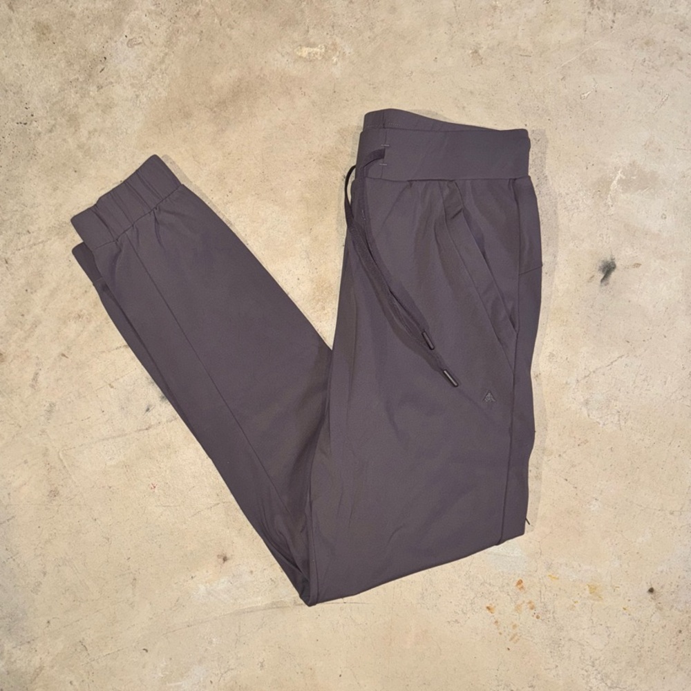 Gray/Concrete/Purple Joggers Size Small 28/30